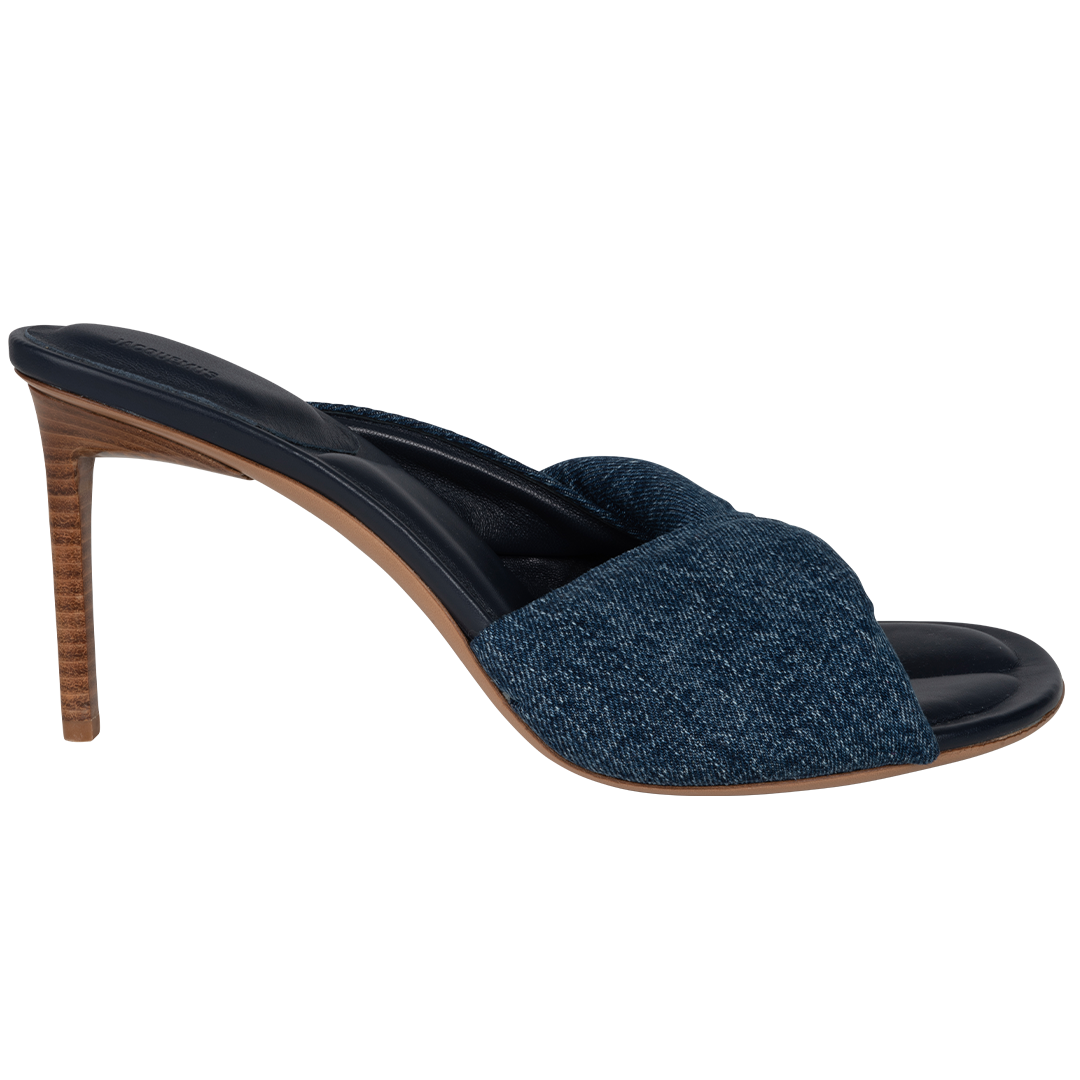 Les Mules Bagnu Sandals | Front view of JACQUEMUS Les Mules Bagnu Sandals in Blue Denim